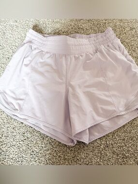 Lululemon Hotty Hot shorts 6 Lavender purple 4”